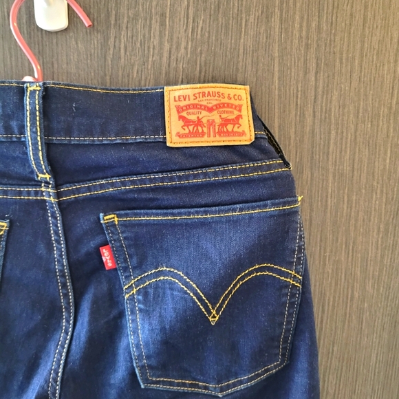 Levi's Skinny Jeans - Picture 2 of 3